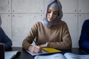 Strategi Menyusun Bab Kajian Pustaka dengan Tepat