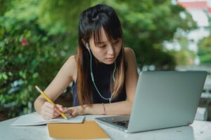 mengembangkan instrumen penelitian