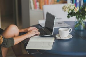 Perbedaan Tema dan Topik